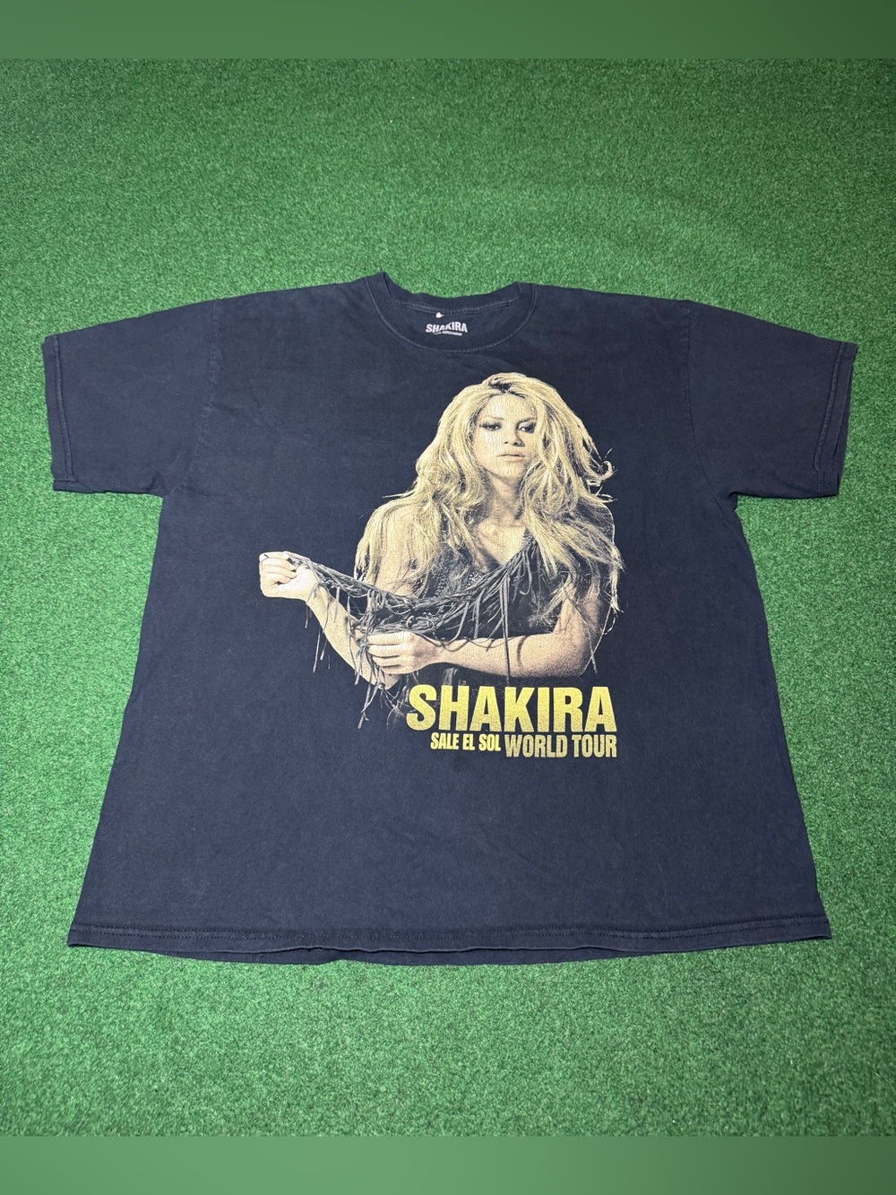 Shakira Vintage Concert T Shirt XL Sale El Sol World Tour Y2K Hip Hop
